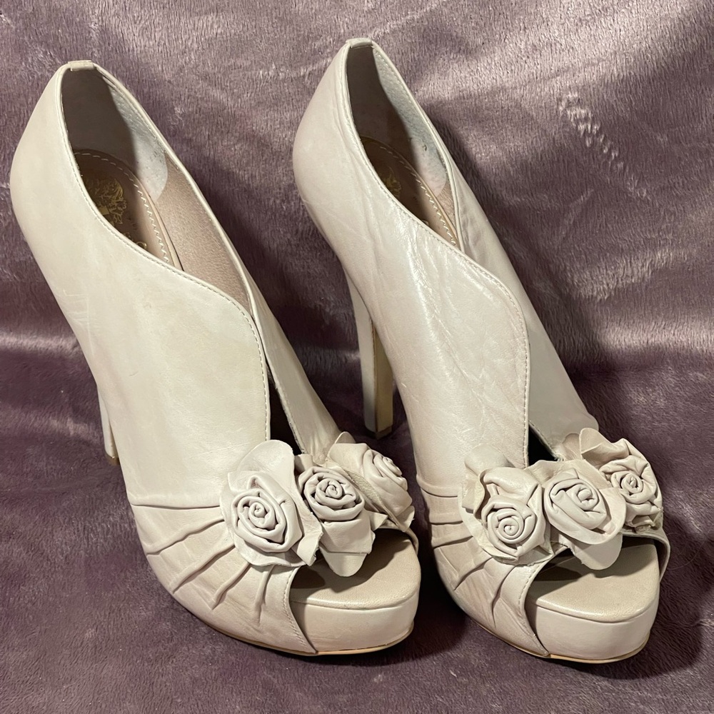 NWT&B Vince Camuto Mistys Rose Peep-toe 5in Heel SZ 9 1/2M
